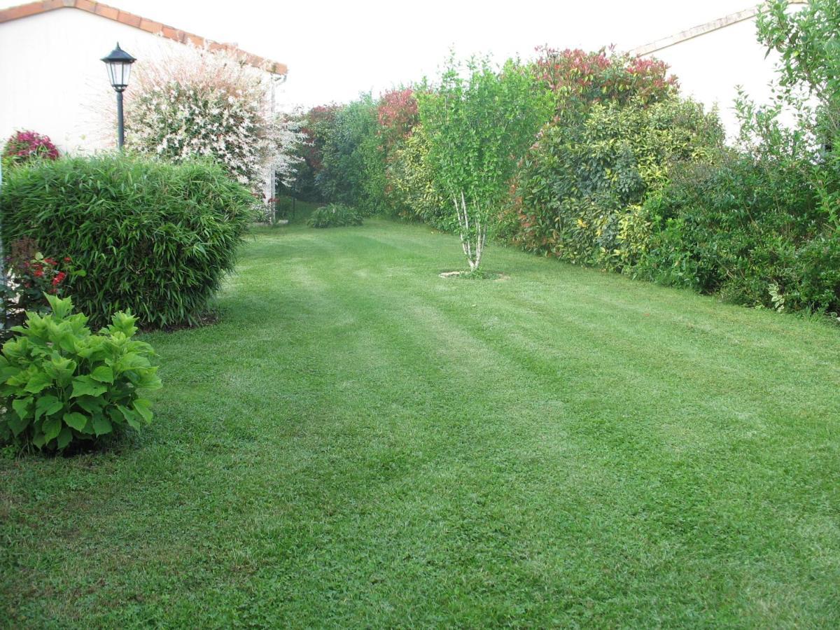 Agapanthe Vila Saint-Georges-les-Baillargeaux Exterior foto